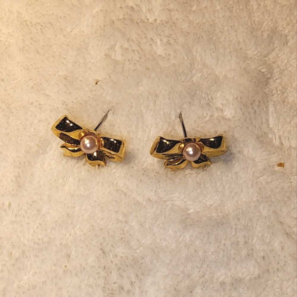 Vintage Trifari Bow Earrings with Faux Pearl Accents – Gold Tone Pierced Studs - Picture 3 of 4